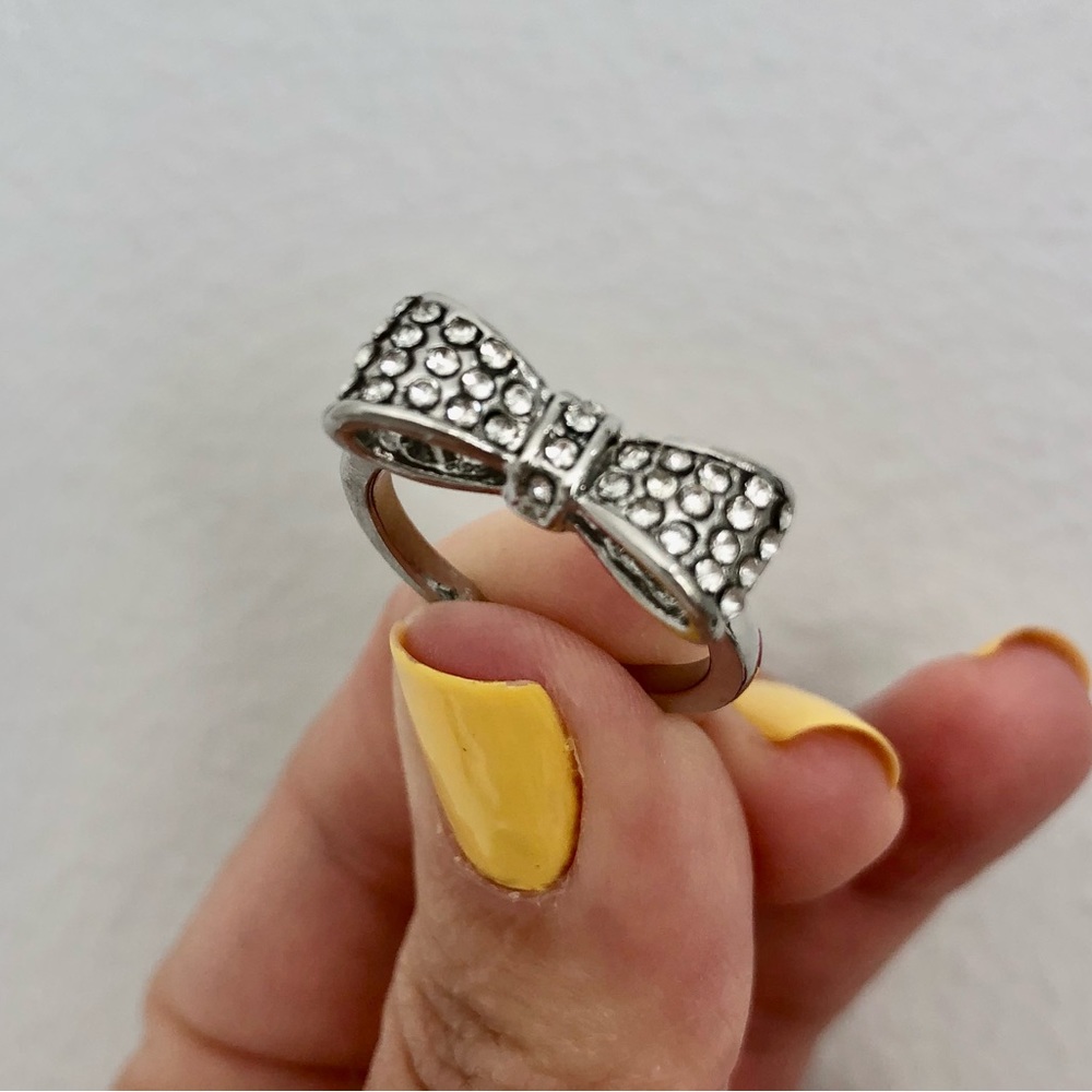 LAST ONE‼️ Silver Rhinestones  Bow Diamond Ring - Picture 7 of 9